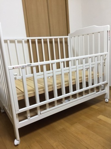 ss7101 カトージ ベビーベッド ホワイト 120×70 キャスター付き KATOJI 木製 ベッド 白 レギュラーサイズ スライド開閉式 収納用板付き ベビー用品 赤ちゃん 寝具 ベビーベッド 中古 KATOJI ベビーベッド ホワイト ss7101 カトージ ベビーベッド ホワイト