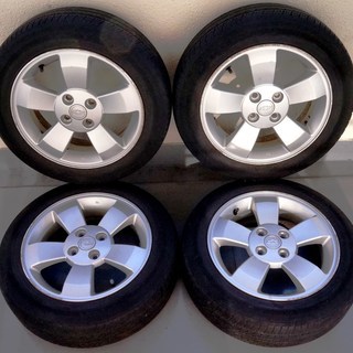 軽量ホイールタイヤ4本セット シボレークルーズ(ENKEI製) 15インチ 4.5J PCD100 4穴 OFF+45 です。