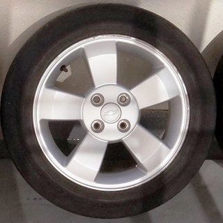 軽量ホイールタイヤ4本セット シボレークルーズ(ENKEI製) 15インチ 4.5J PCD100 4穴 OFF+45 です。