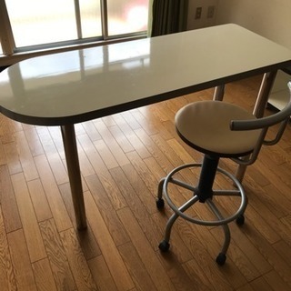 テーブル&椅子無料