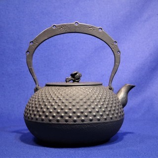 未使用品　南部鉄瓶　斎峰造　宝珠形アラレ 南部鉄瓶 宝珠形アラレ 1.7L 及川齋作