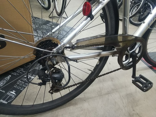 バスケット付　クロスバイク風の自転車　　タイヤサイズ　700cｘ37　　　変速7段　　ダイナモライト　アルミフレーム