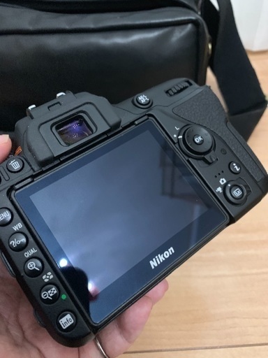 ニコン Nikon D7500 本体とバッテリー 充電コネクタ（デジタル