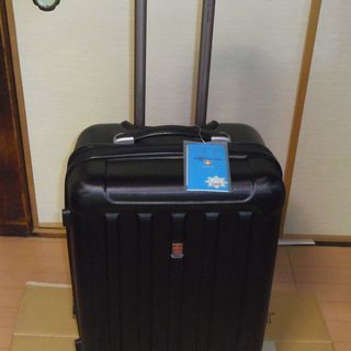 美品スーツケースＭサイズ  ＴＳＡロック付き 受渡し予定者様有り