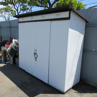 物置 横幅２４０ｃｍ　奥行１００ｃｍ　高さ２００ｃｍ