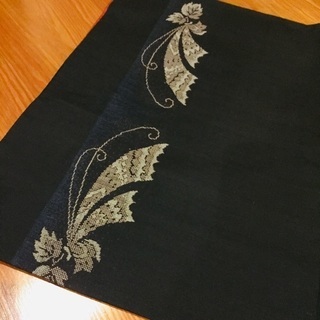 本場大島紬 黒地に紺のラインと蝶々