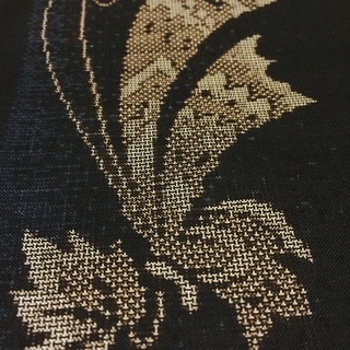 本場大島紬 黒地に紺のラインと蝶々