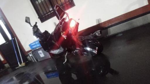 アドレス125です やや傷があります アドレスV125Sの修理しましょう