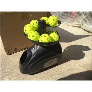 バッティングマシーン(野球のバッティングの練習器具)です。