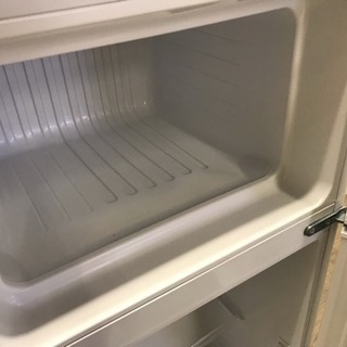 051003☆ハイアール 小さめ2ドア冷蔵庫 15年製☆
