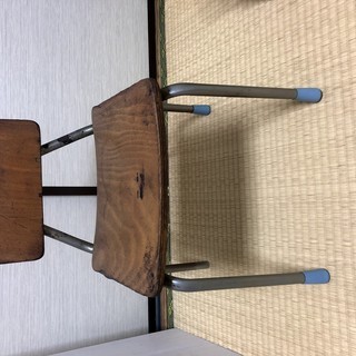 小さい椅子（NO2）