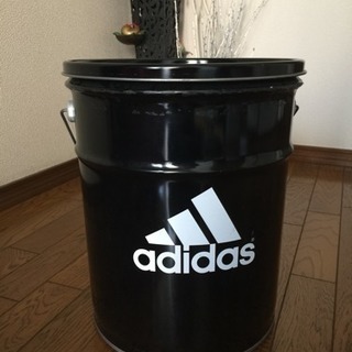 adidas 収納缶