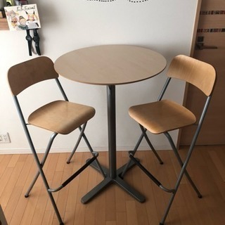 IKEAのハイテーブル&ハイチェアのセット 無料！
