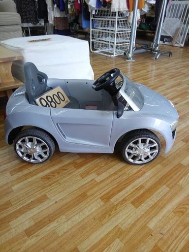 Audi アウディー 充電式電動カー おもちゃの車