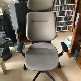 高級なハイバックチェア コクヨのリズムを作る椅子ing