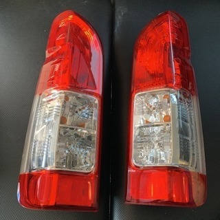 ハイエース4型純正テールランプ