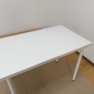 二人掛けダイニングテーブル　IKEA：LINNMON