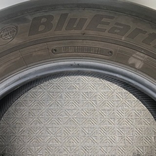 【タイヤ4本】ヨコハマ ブルーアース 205/65R16