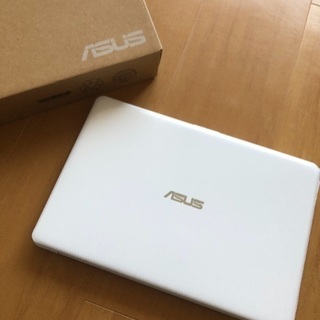 ASUS ノートPC VivoBook E203