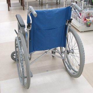 幸和製作所 TacaoF ハンドブレーキ付きアルミ製車いす 22インチ
