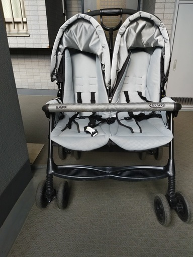 GRACO DuoSport 双子用ベビーカー(欲しい方にはシングル用ベビーカーも２つ差し上げます）
