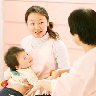 【保育園の保育士】平日9:30～17:15固定勤務(土日祝休)／...