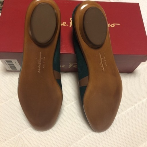 未使用 フェラガモ パンプス オードリー スエード 緑