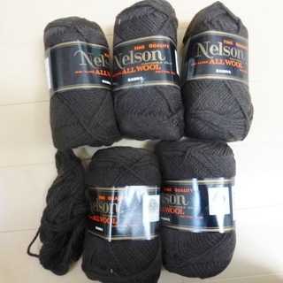 毛糸⑦　こげ茶色の毛糸　新品×５玉＋１