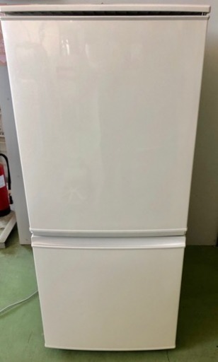 T おすすめ！美品 シャープ ノンフロン冷凍冷蔵庫 SJ-D148-W 2016年製