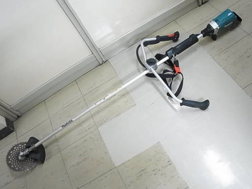 マキタ 充電式 芝刈機/草刈機 MBC231D 充電器・バッテリー1つ マキタ 充電式 芝刈機/草刈機 MBC231D 充電器・バッテリー1つ