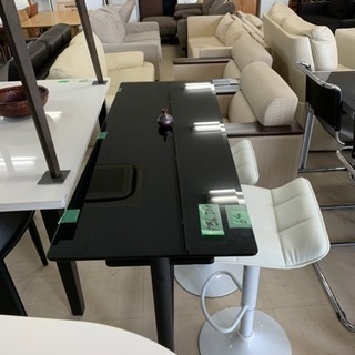 目立ったキズは無くオシャレなカウンターテーブル