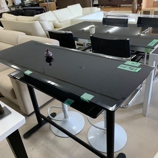 目立ったキズは無くオシャレなカウンターテーブル