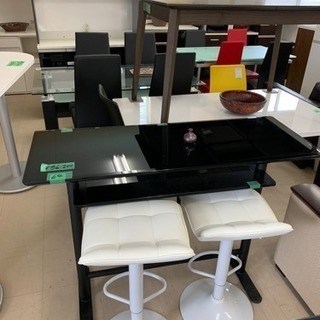 目立ったキズは無くオシャレなカウンターテーブル