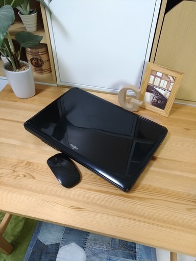 core3大容量750GBの極上FUJITSUブラック光沢♪　最新Windows10ノートパソコン！　高速PC★　高性能corei3　メモリ4G　富士通　FUJITSU　LIFEBOOK　最新Windows10　64Bit　黒光沢　高級感　15.6インチ　マウス付き 　ノートパソコン　DVDドライブ　無線LAN　Wi-Fi対応 　テンキー付き