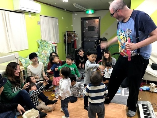 英語リトミック アメリカ人音楽家による本格リトミック 大阪 Eigofamily 寺田町の英会話の生徒募集 教室 スクールの広告掲示板 ジモティー