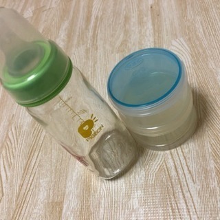 哺乳瓶、ミルクストック容器