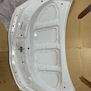 トヨタ アクア 純正ボンネット 凹み、傷なし 082 パールホワイト