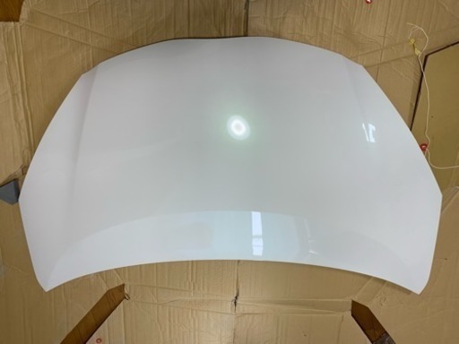 トヨタ アクア 純正ボンネット 凹み、傷なし 082 パールホワイト  