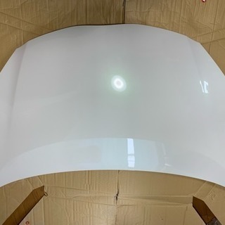 トヨタ アクア 純正ボンネット 凹み、傷なし 082 パールホワイト