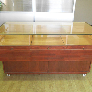 コレクションケース キャスター付き 什器 店舗備品 ショーケス 引き出し ガラス デイスプレイ 陳列棚 木製 ☆ PayPay(ペイペイ)決済可能 ☆ 札幌市 清田区 平岡