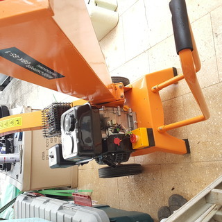 粉砕機 ウッドチッパー エンジン粉砕機 樹木粉砕機 6.5馬力 ガーデンシュレッダー【中古】