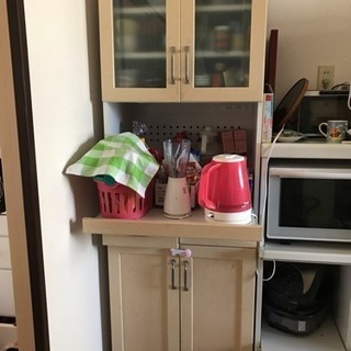 受け取り可能な方食器棚
