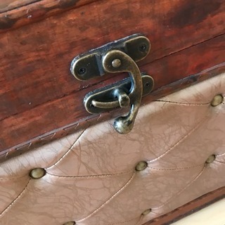 宝箱風 収納箱