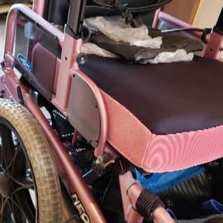 7月頃 電動車椅子 ピンク色 かなり美品を出品予定