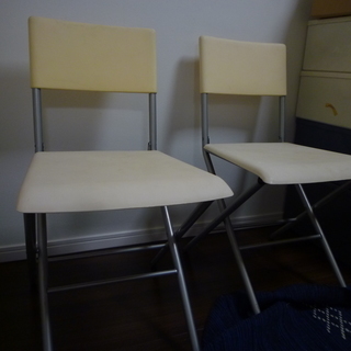 中古　レモンイエローの快適な折り畳み椅子　アルミと樹脂　２脚（１...