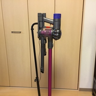 ダイソン V6 fluffy コードレス掃除機スタンド付き(新品オーブン