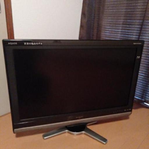 アクオス32型テレビ　ブルーレイ内蔵