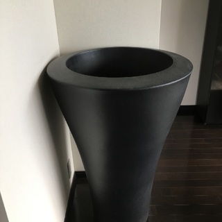 大型 樹脂の鉢（プランター）