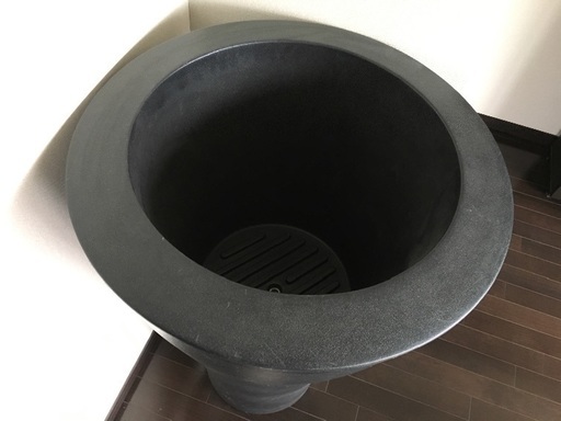 大型 樹脂の鉢（プランター） 4