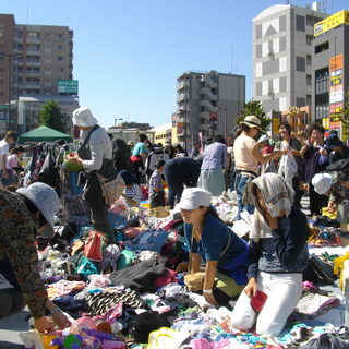 ◎「５月２６日（日）朝霞駅南口広場　フリーマーケット開催」◎リサ...